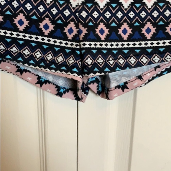 Tribal high waisted shorts - Picture 2 of 4